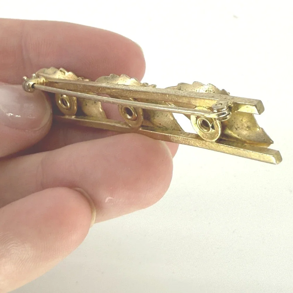 VINTAGE ESTATE Floral Leaf‎ Brooch Pin with Pearls Unsigned Long Straight
